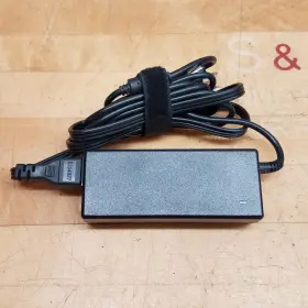 Da90pm111 Dell Laptop Adapter In 100 240v 1.5a Out 19.5v 4.62a - Used