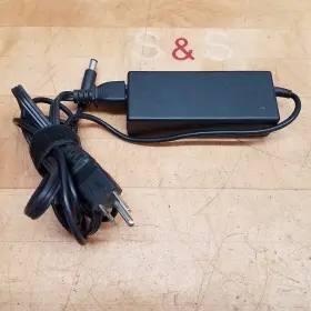 La90pm111 Dell Laptop Adapter 90w In 100 240v 1.5a Out 19.5v 4.62a - Used