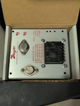 A-700 Dwyer 24vdc 0.5a Power Supply 117/220/240v Input