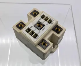 Ge 104x125dc031 General Electric Power Distribution Block 3 Phase 1.2 Kv 100a
