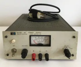 0-20v Hp 6204b Hp/ Hewlett Packard Dc Power Supply 0-40v .3a/0-20v .6a - Tested