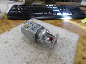 Ayld39911 Idec Model Dn-r-24v Push Button Illuminated Switch. Unused. No Box