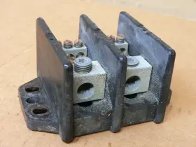 1402401 Marathon 175a 600v 2-pole Power Distribution Block