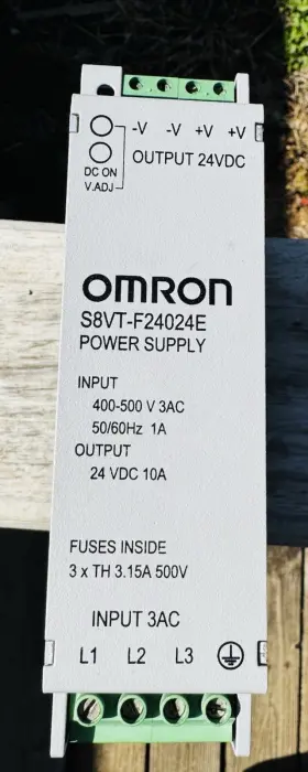 S8vt-f24024e Omron Power Supply / 400-500 V 3ac 24 Vdc - 10a