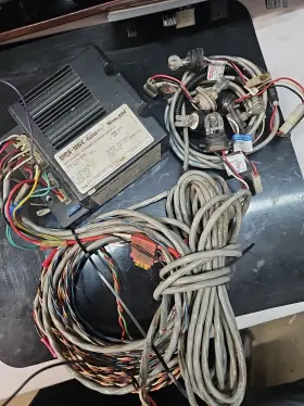01-0682141-00 Whelen Ups-96c Universal Strobe Power Supply 6 Bulbs Incl P71 Cvpi