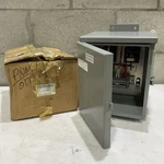 Crouse-hinds TLC-70008 Flasher 2-CIRCUIT Lighting Red 373. Fixed Price $1000.00.